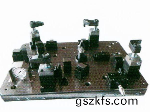 齒(chi)輪(lun)室罩(zhao)蓋(gai)液壓(ya)裌具(ju)